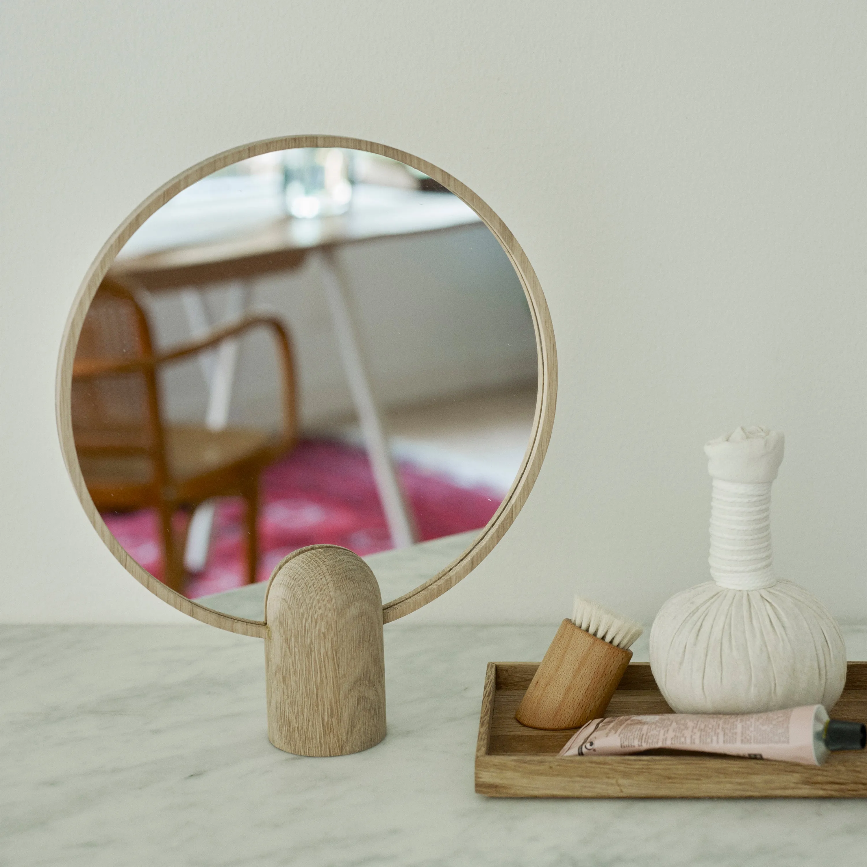 Aino Mirror