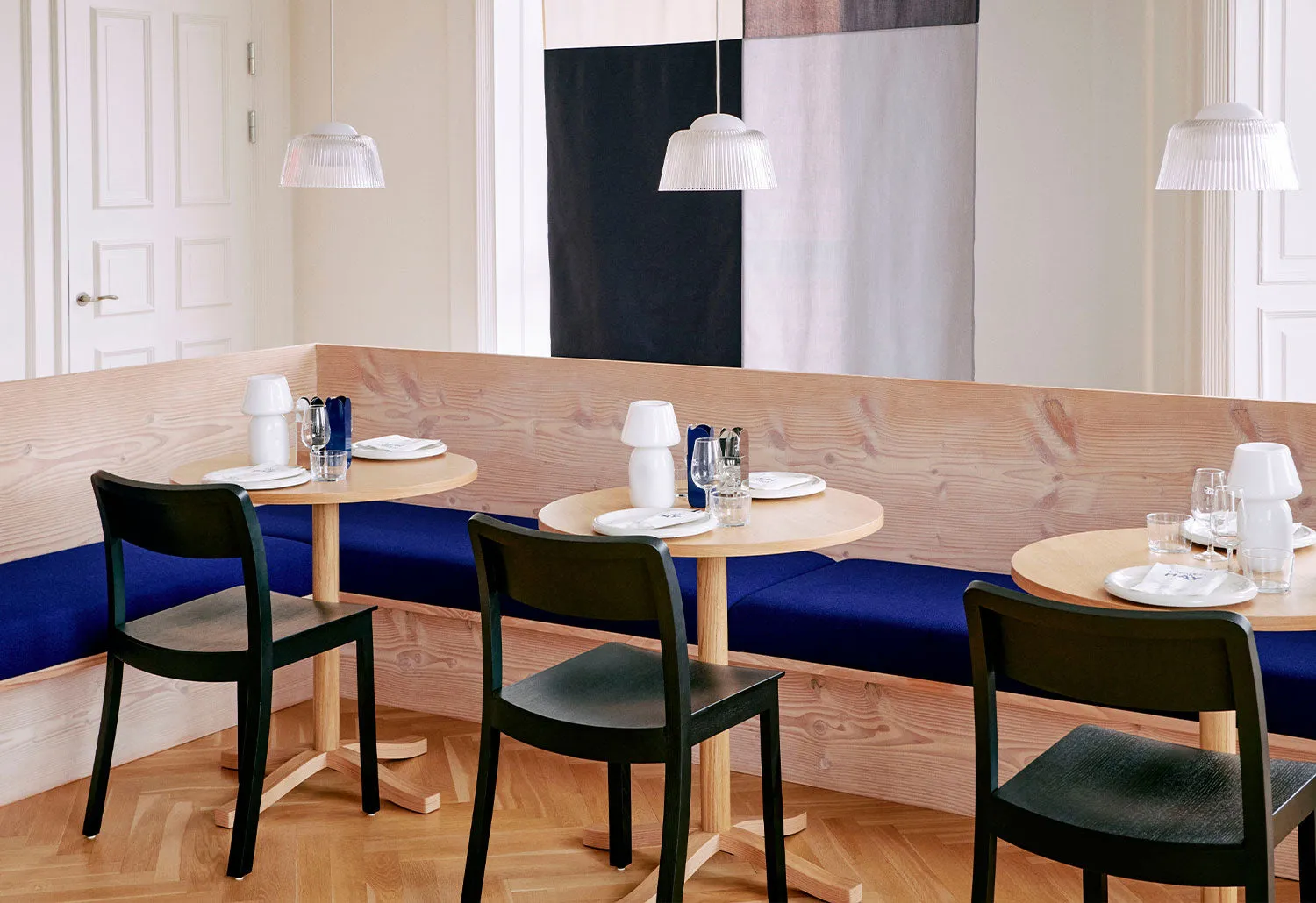 Pastis Table